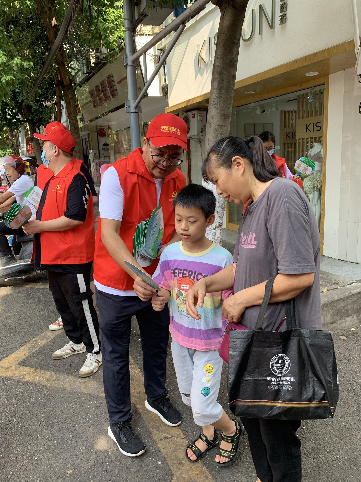 幸福成都 美在文(wén)明 天府花(huā)香谷黨支部開展主題黨日活動 幸福成都 美在文(wén)明 天府花(huā)香谷黨支部開展主題黨日活動